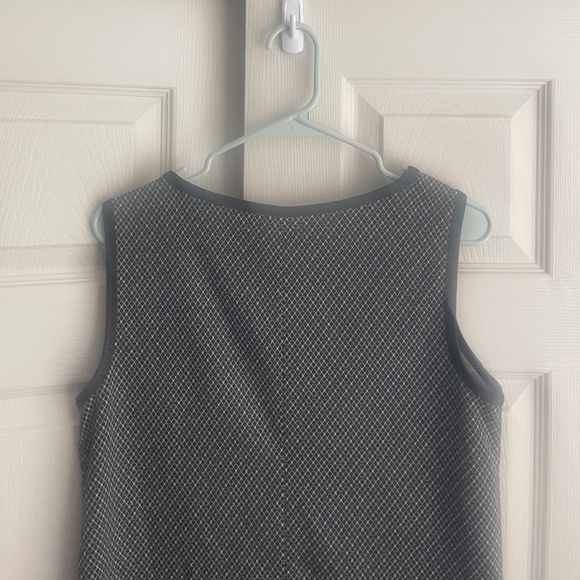 NWT Max Studio women's B&W Geometric Tank Top w/ Faux black leather trim. #428 - Picture 5 of 12